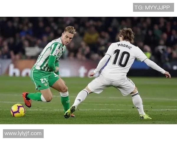 球员转会风云再起 各大豪门激烈竞争新赛季阵容调整全面解析